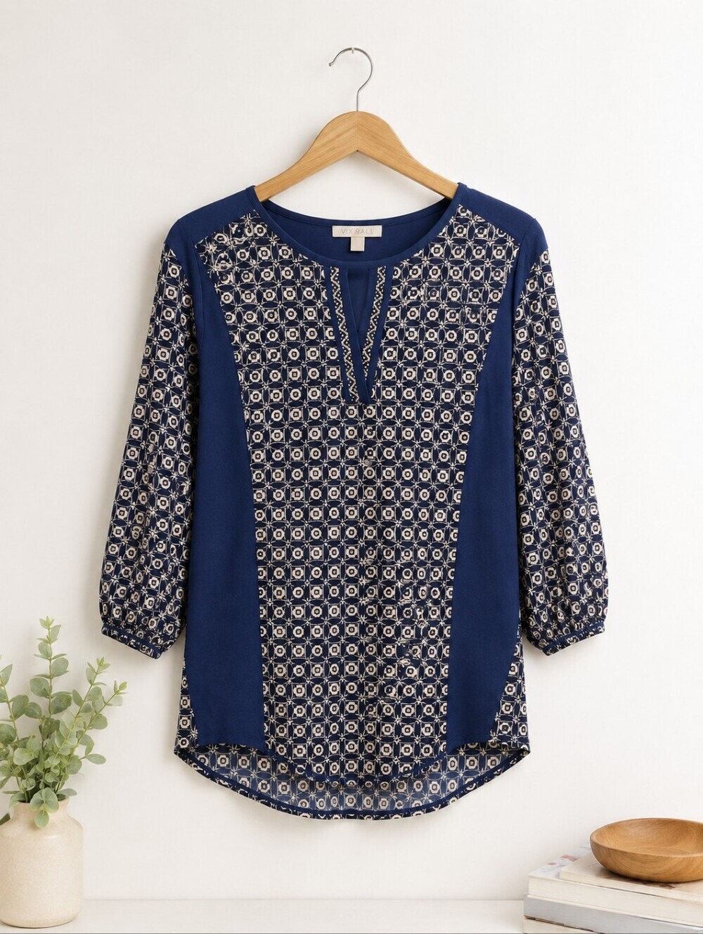 Roz & Ali Women's Blue Geometric Print Blouse Size Medium 3/4 Roll Tab Sleeve